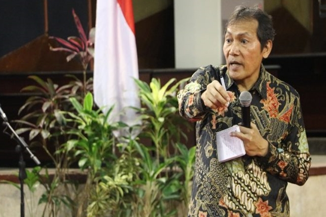 Saut Situmorang Bekali Mahasiswa Universitas Jember dengan Sembilan Nilai Anti Korupsi