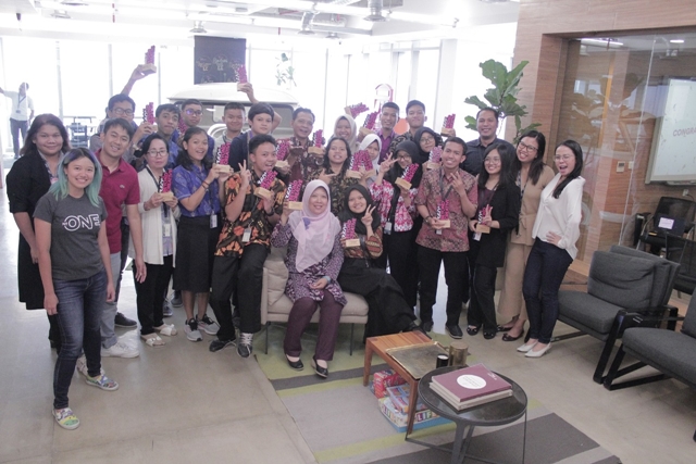 Pemenang Kompetisi EF 360 Sukses Menarik Perhatian Juri dengan Inovasi Bisnis yang Kreatif