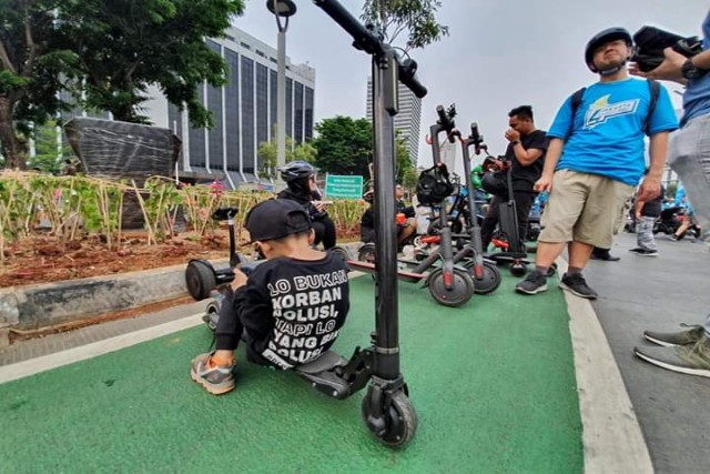 Jakarta Langit Biru 2019 Raih Rekor MURI untuk Kategori Karnaval Kendaraan Listrik Jenis Terbanyak