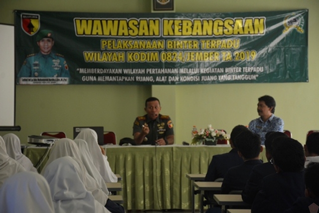 Komandan Kodim Berikan Wawasan Kebangsaan Kepada Pelajar MAN 1 Jember