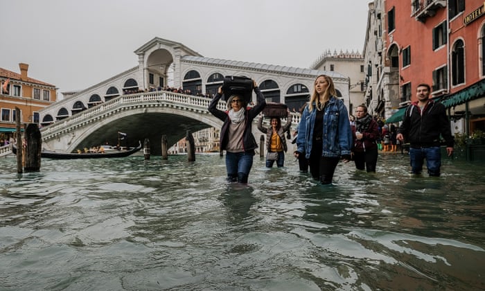 Venesia Mulai Berbenah Setelah Diserang Banjir