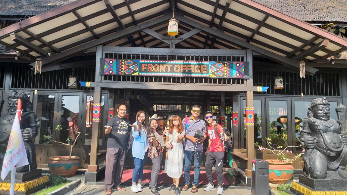 Media Influencer Kamboja Nikmati Uniknya Wisata Jakarta