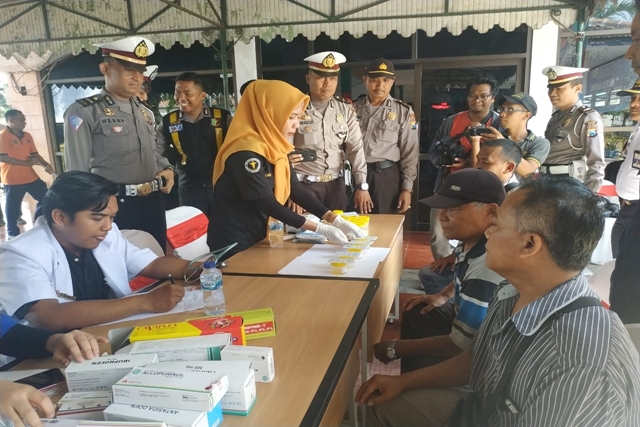 Operasi Lilin 2019, Puluhan Sopir Bus Jalani Test Urine di Jember