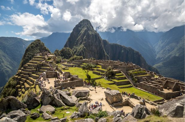 Turis yang Merusak Machu Picchu Dideportasi, Dilarang Datang Ke Peru Selama 15 tahun