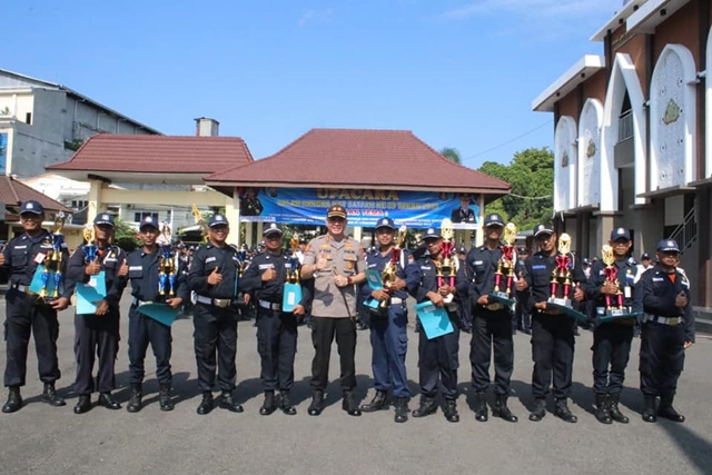 Peringati HUT Satpam Ke-39, 12 Satpam di Jember Diberi Penghargaan
