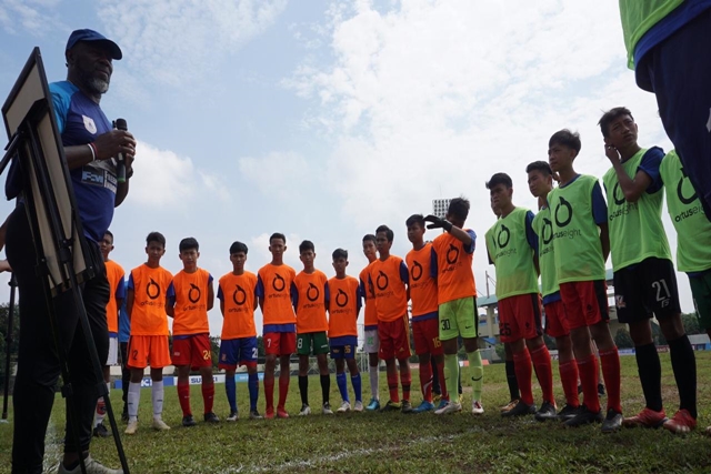 Freeport Ajak Jacksen Tiago Latih Pemain U-14
