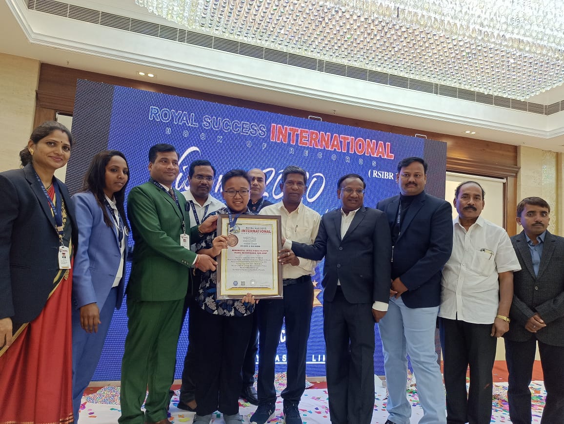Remaja Jago Main Piano Asal Kendal ini Catatkan Namanya di Royal Success International Book of Records
