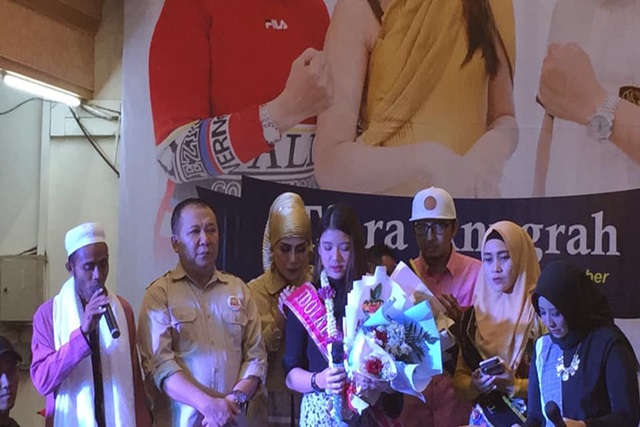 Tiara Indonesian Idol Disambut Rien Collection dan H Hendy Siswanto