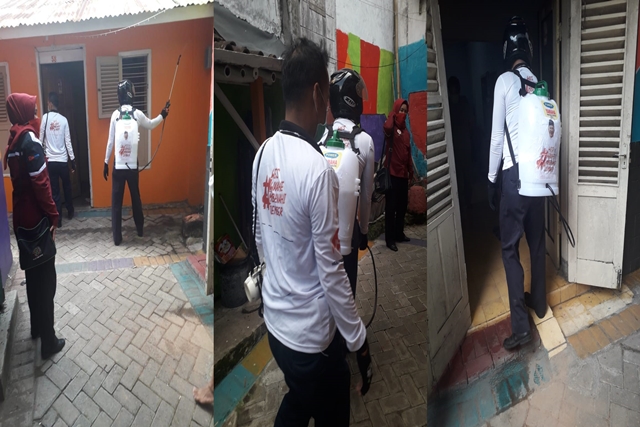 Cegah Penyebaran Covid-19, H Hendy Siswanto Lakukan Penyemprotan Disinfektan ke Rumah Warga