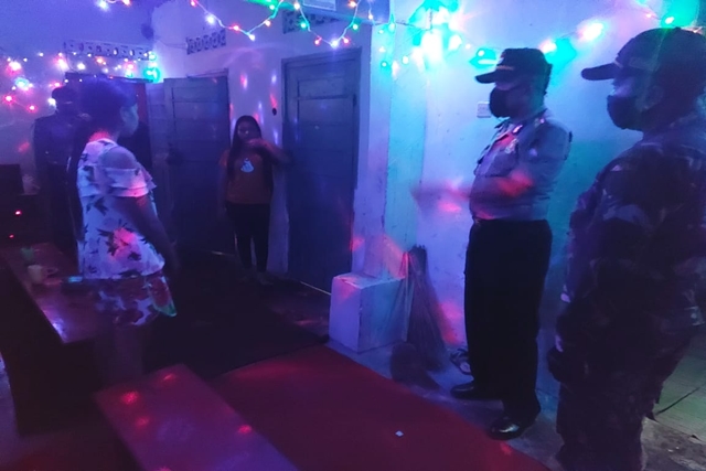 Nekat Buka di Bulan Ramadhan, Warung Remang di Jember Dibubarkan Polisi