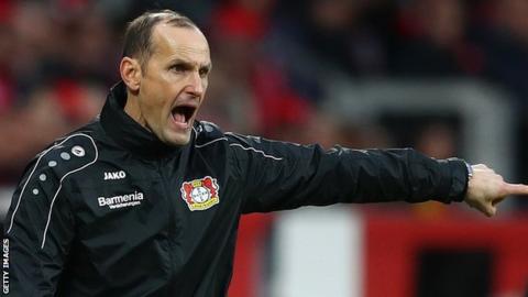 Pelatih Augsburg Absen dari Bundesliga Gegara Pasta Gigi