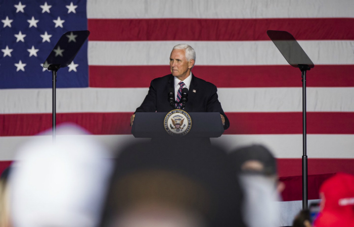 Pesawat Tabrak Burung, Wapres AS Mike Pence Mendarat Darurat
