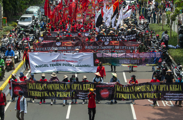 Alhamdulillah, UMP 2021 di Jatim Naik Rp100 Ribu