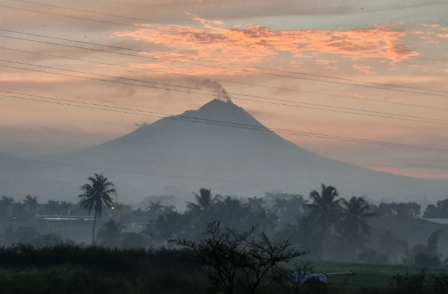 Status Merapi Naik Siaga, Barak Pengungsian Disiapkan