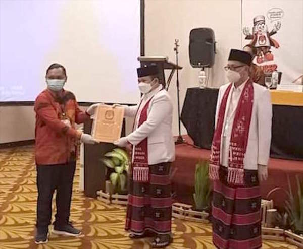 KPU Tetapkan Hendy Siswanto & Gus Firjaun Bupati & Wakil Bupati Jember Terpilih