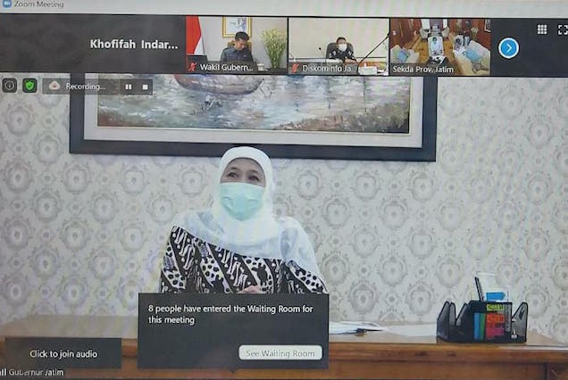 Ide Kreatif Ala Gubernur Jatim Khofifah Lalui Isoman
