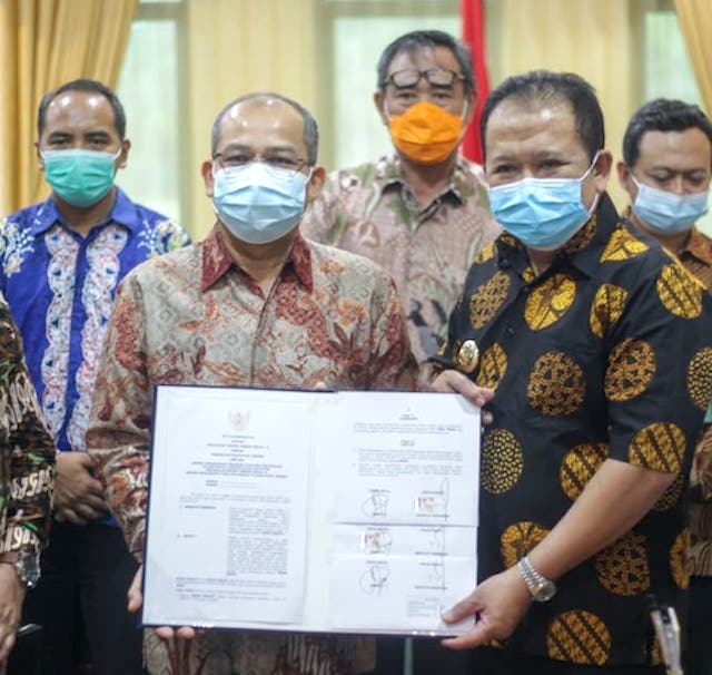 Bupati Hendy Teken MoU dengan PN Jember, Cukup Klik Tilik Desa
