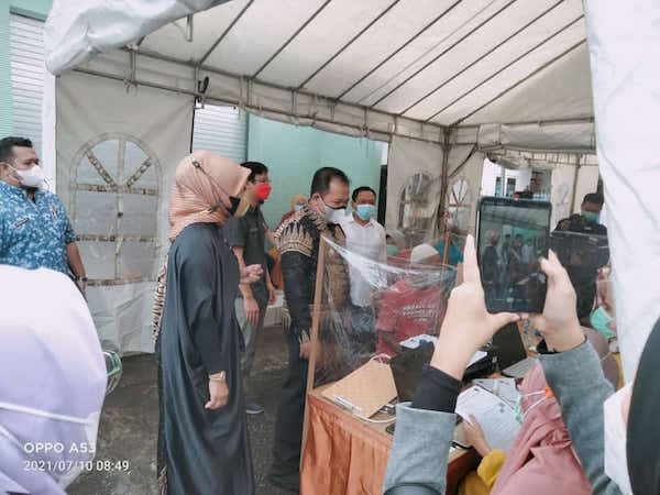 Bupati Jember Temui 150 Warga Vaksinasi Covid-19 di RW 022 Kampung Ledok, Kaliwates
