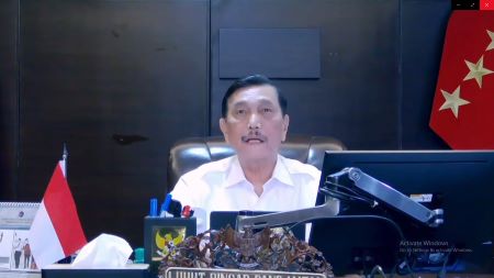 Menkomarves Luhut: Mulai Senin ini, 27 Juni 2022, Beli Minyak Goreng Curah Pakai Aplikasi PeduliLindungi atau Tunjukkan NIK