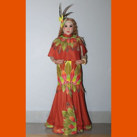 Ketua Tim Penggerak PKK Kasih Fajarini Perkenalkan Batik Jember di Bali International Fashion Week 2022