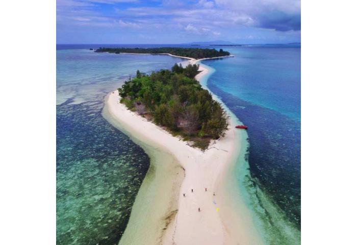 Eksotisnya Pantai Dodola Di Timur Indonesia