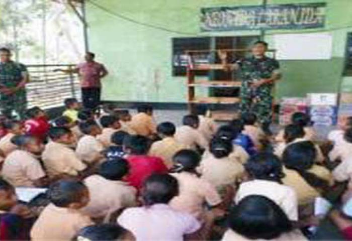 TNI Ajari Siswa SD Perbatasan Dengan Dongeng