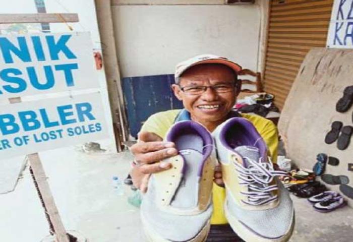 Dengan Sol Sepatu Berjaya di Negara Tetangga