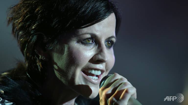 Vokalis The Cranberries, Dolores O'Riordan, Berpulang