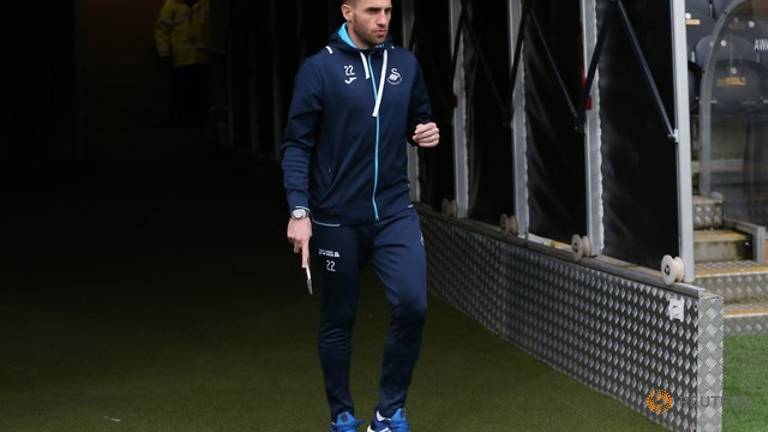 Kapten Swansea Rangel Absen Enam Minggu Pasca Operasi Pangkal Paha