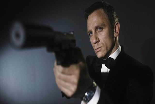 James Bond Lelang Mobil Aston Martin Pribadinya, Tertarik?