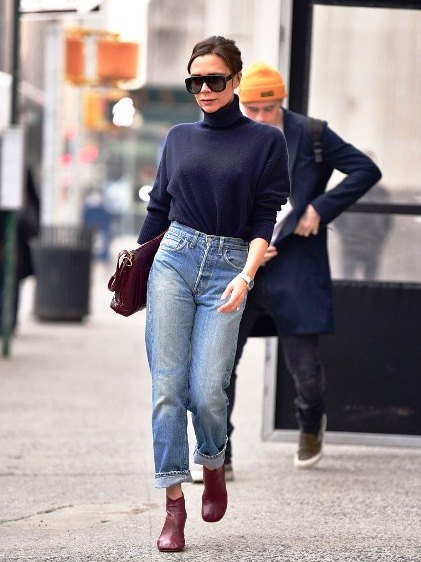 00-story-victoria-beckham-turtlenec-jeans.jpg