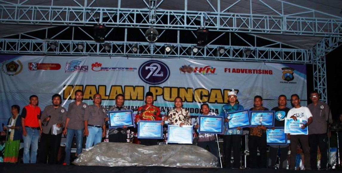 Para penerima PWI Award Jember .jpg