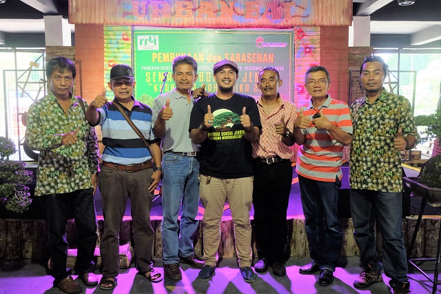Dimas Tri Putranto dan para pecinta bonsai..jpg