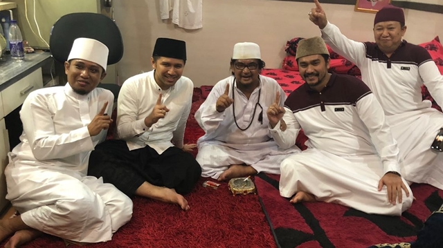 tri sandi apriana Berfoto bersama usai Dzikir Akbar Manaqib Al Qodiri.jpg