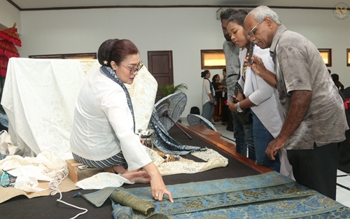 Workshop mengenalkan bernilainya batik Jawa.jpg