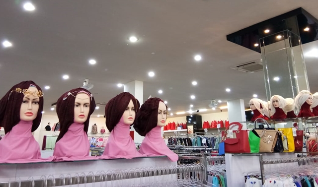 Hijab modis, tas cantik dan semua keperluan remaja ada di sini.jpg