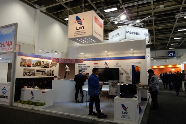 Booth PT Len LRS di ajang Innotrans 2018.jpg