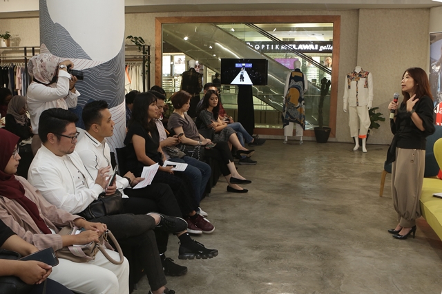Lenni Tedja (Direktur JFW) Menjelaskan Penyelenggaraan JFW Ke-11.jpg