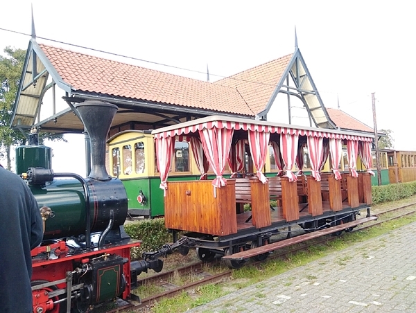 Kereta antik satu abad usianya siap mengantar Anda berkelilng museum.jpg