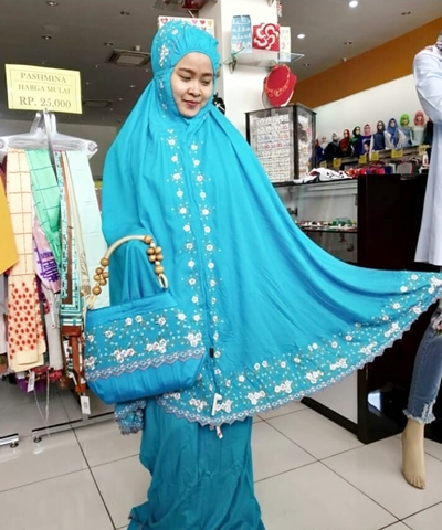 Mukena Biru Laut Bordir Bunga.jpg