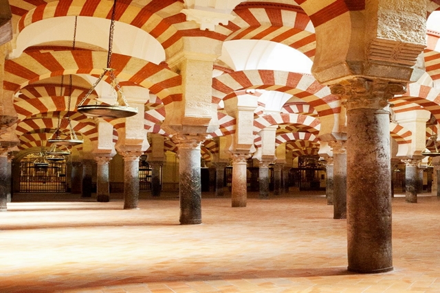 Masjid Cordoba, IG @Traveloka Advisor.jpg