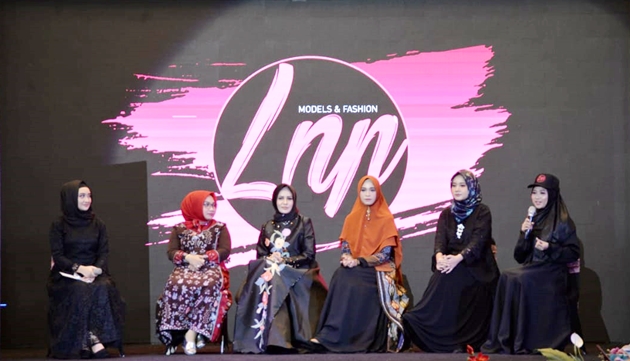 Talkshow Trifty QA, Wiwiek Hargono, istri Walikota Bekasi, dan model--Sidah Mufidah, Putri Indonesia Jawa Barat 2018, Putri Sosial Media, Muthia Khaerunissa, alumni LNP, serta Susinta, member LNP.jpg