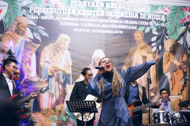 Nowela dan Hadirin Larut dalam Tari dan Nyanyi 2.jpg