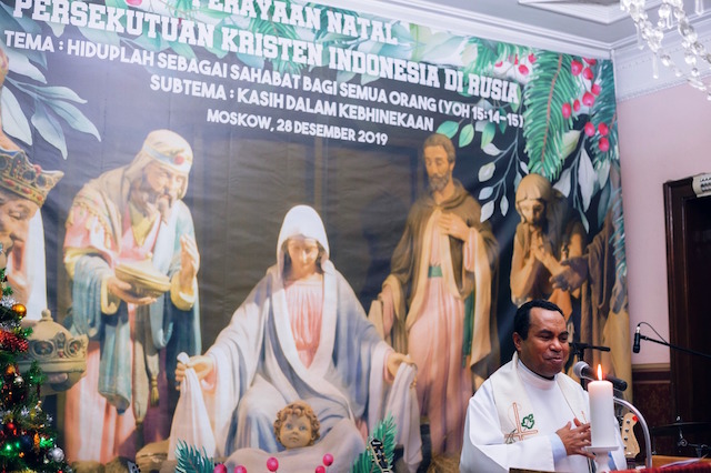 Sebelumnya, Romo Laurentius Lemdel, SVD Pimpin Misa Natal.jpg