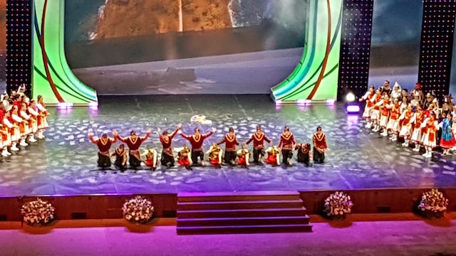 Mahasiswa Indonesia di Rusia dalam Tari Inang.jpg