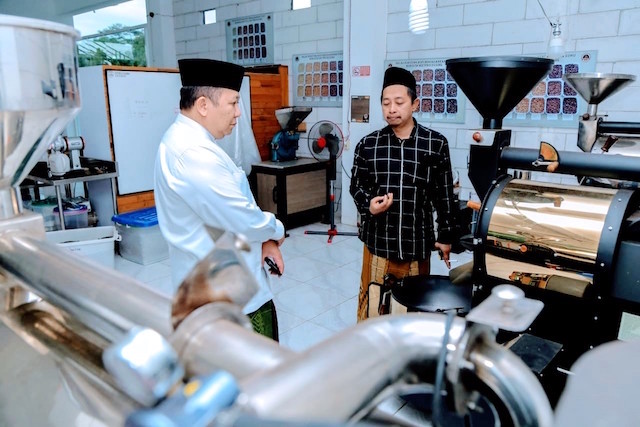 Hendy Siswanto Bersama KH Misbachul Khoiri Ali.jpeg