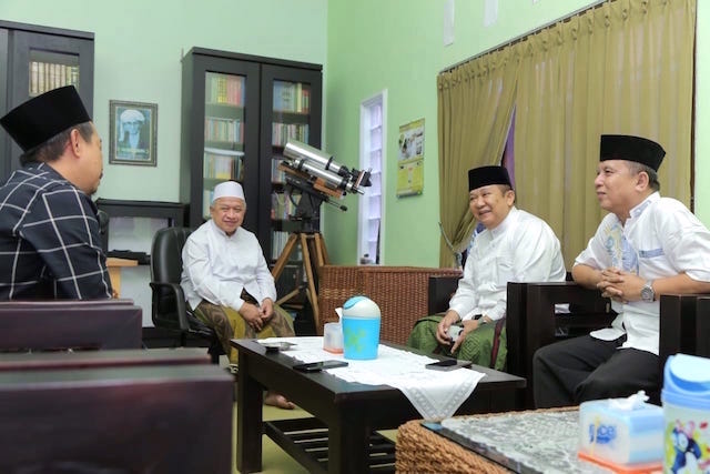 Bertemu KH Muzammil Hasba yang ahli ilmu astronomi.jpeg