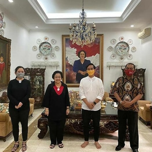 Gibran bersama Ketum PDI P Megawati Soekarnoputri, Ketua DPR RI, Puan Maharani, dan Ketua DPC PDIP Solo FX Hadi Rudyatmo.jpeg