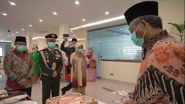 Pemotongan Kue HUT RI ke-75.jpeg