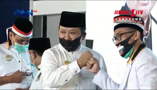 Penyematan Pin Tanda Bersama Memenangkan Pilkada 2020.png